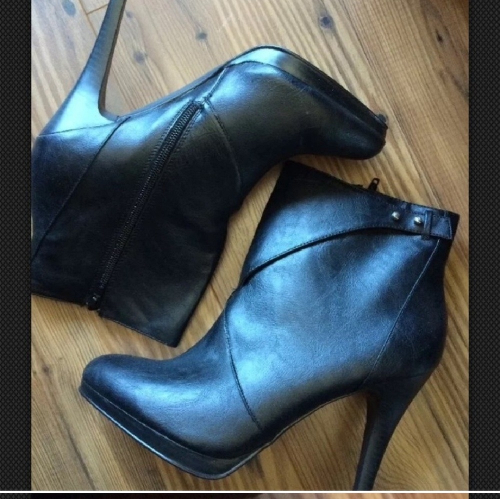 Black Ankle High stiletto 4" heel Booties. Sz 10